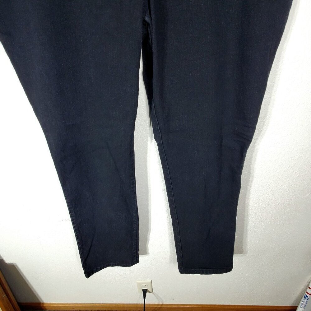 Lee Womens 22W Plus Size Straight Leg Black Relaxed Fit Jeans Instantly Slims - Picture 7 of 11